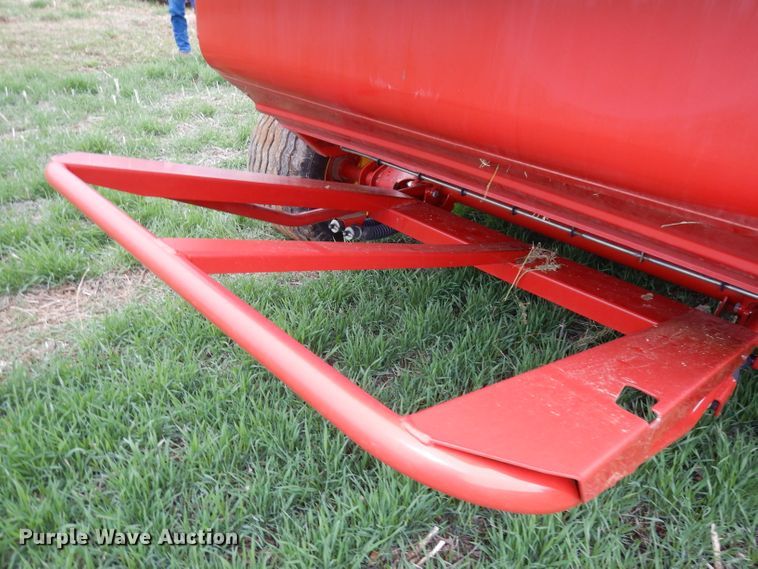 image for item DJ2974 2016 New Holland Rollbelt 560  specialty crop round baler