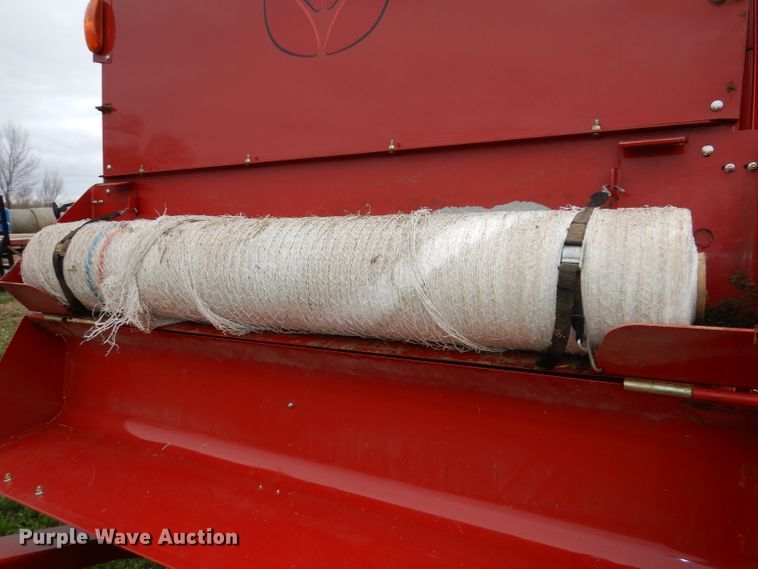 image for item DJ2974 2016 New Holland Rollbelt 560  specialty crop round baler