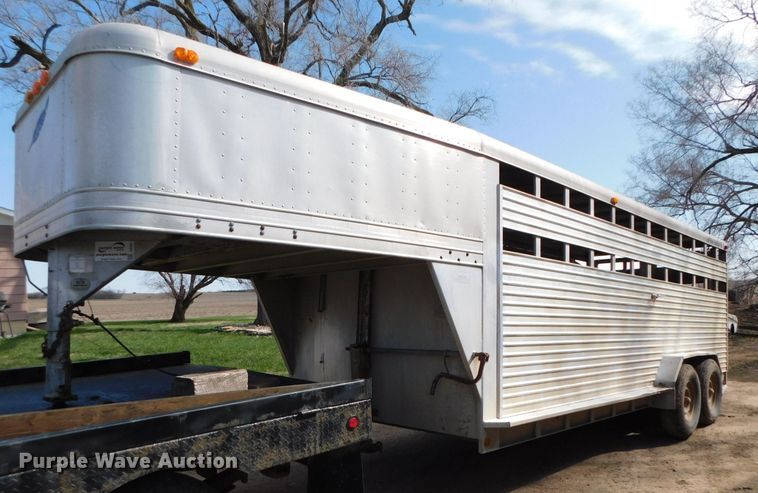 image for item DJ5997 1990 Featherlite GN720 livestock trailer