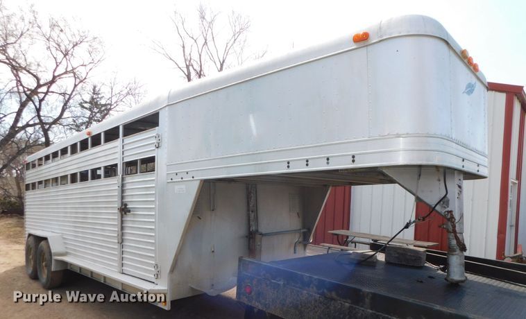 image for item DJ5997 1990 Featherlite GN720 livestock trailer