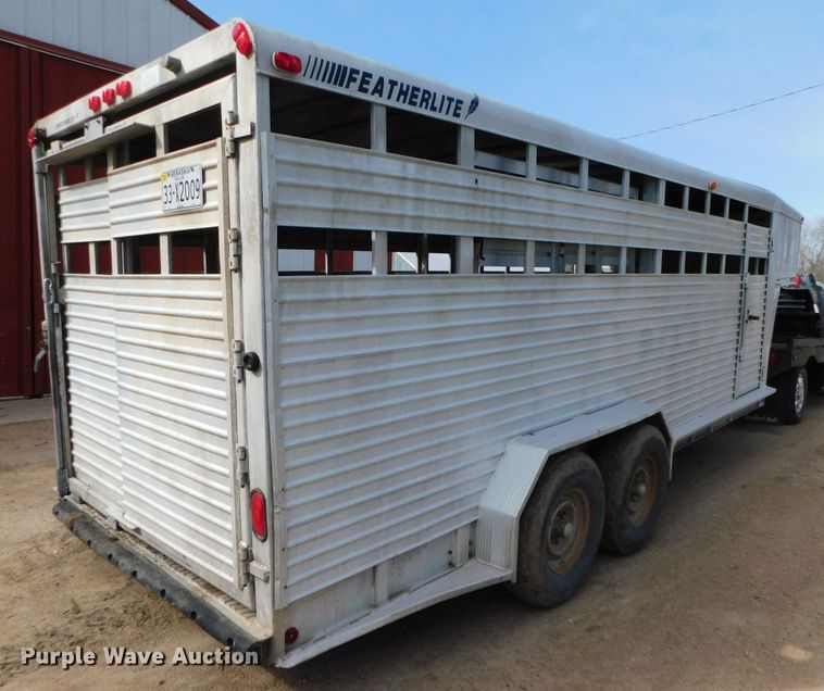 image for item DJ5997 1990 Featherlite GN720 livestock trailer