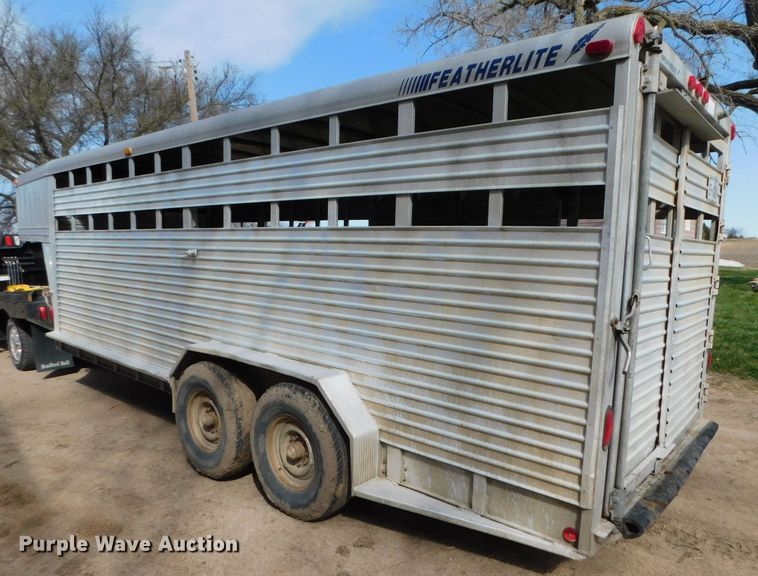 image for item DJ5997 1990 Featherlite GN720 livestock trailer