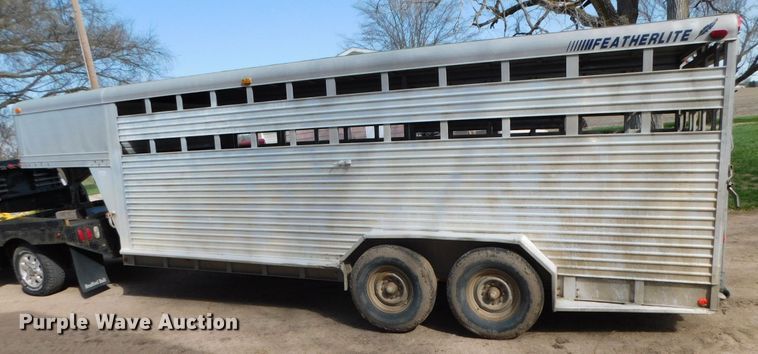 image for item DJ5997 1990 Featherlite GN720 livestock trailer