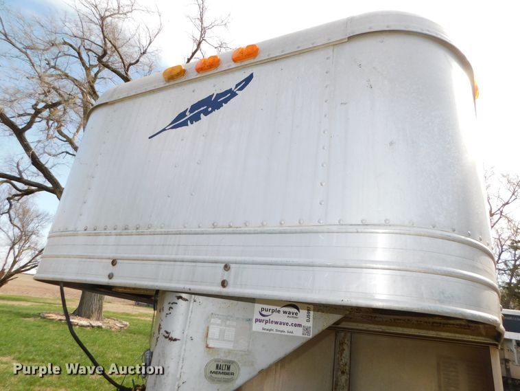 image for item DJ5997 1990 Featherlite GN720 livestock trailer