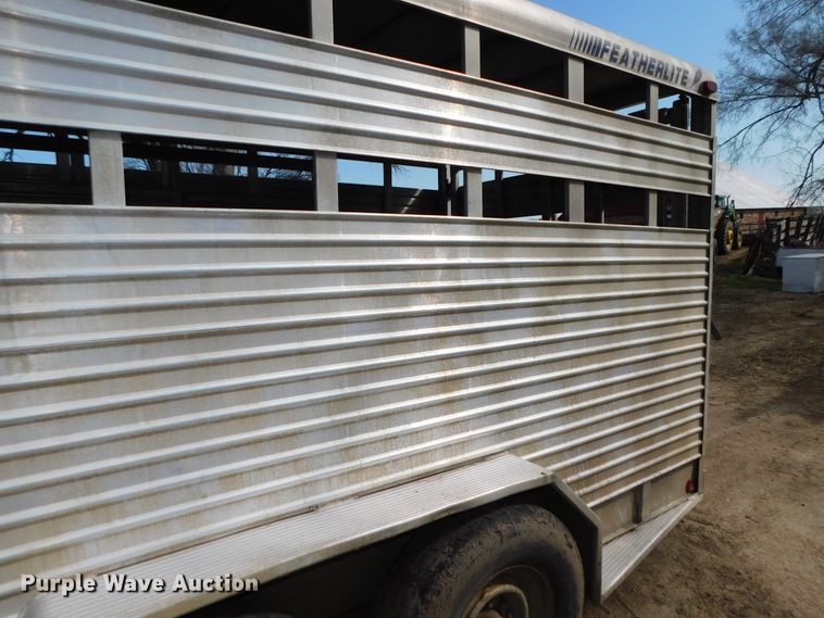 image for item DJ5997 1990 Featherlite GN720 livestock trailer