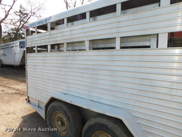 image for item DJ5997 1990 Featherlite GN720 livestock trailer