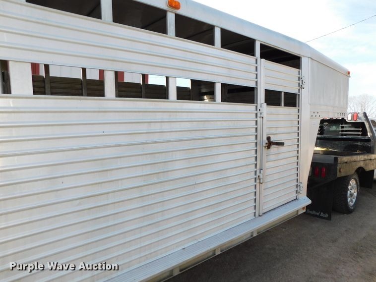 image for item DJ5997 1990 Featherlite GN720 livestock trailer