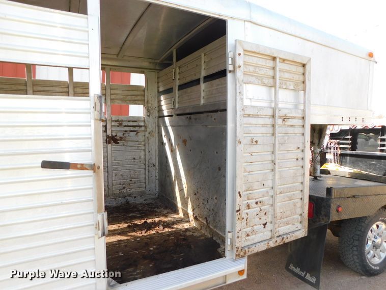 image for item DJ5997 1990 Featherlite GN720 livestock trailer