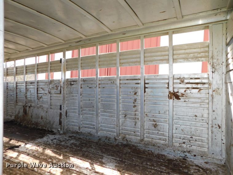 image for item DJ5997 1990 Featherlite GN720 livestock trailer
