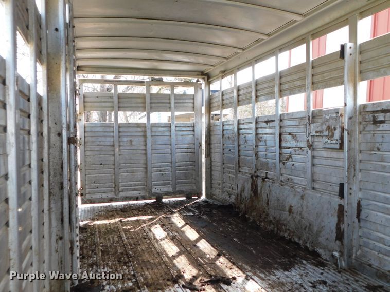 image for item DJ5997 1990 Featherlite GN720 livestock trailer