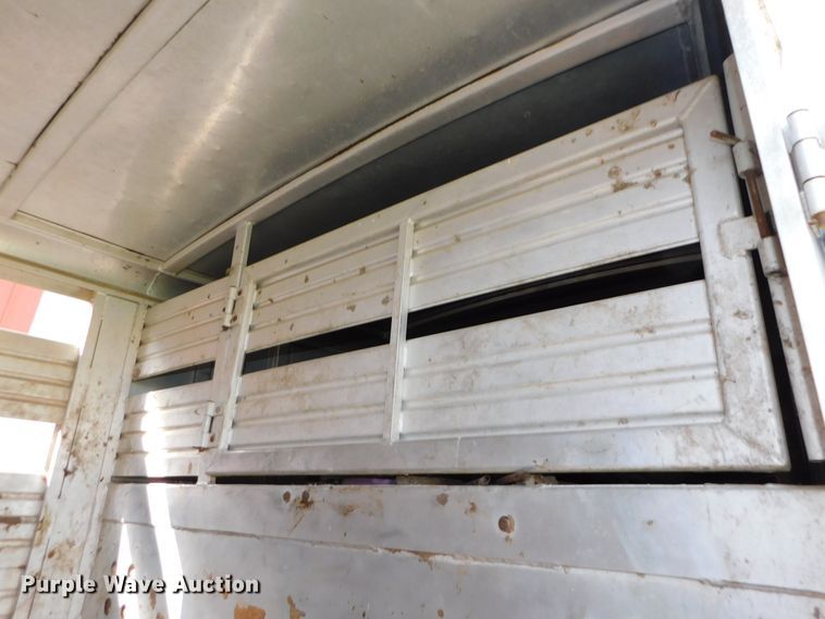 image for item DJ5997 1990 Featherlite GN720 livestock trailer