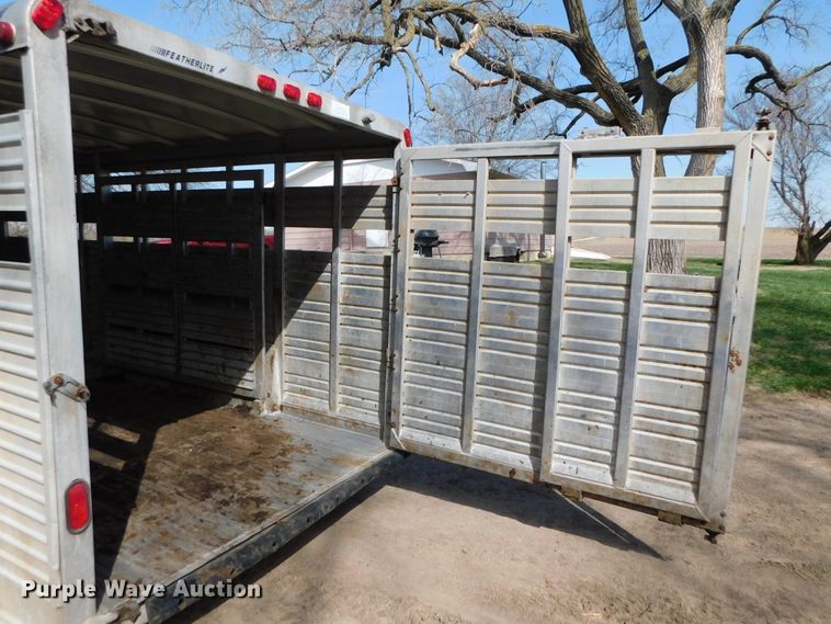image for item DJ5997 1990 Featherlite GN720 livestock trailer