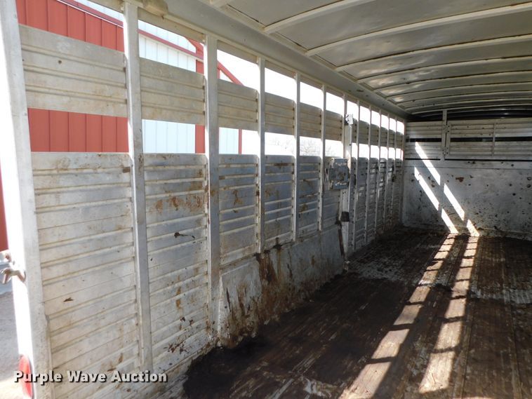 image for item DJ5997 1990 Featherlite GN720 livestock trailer