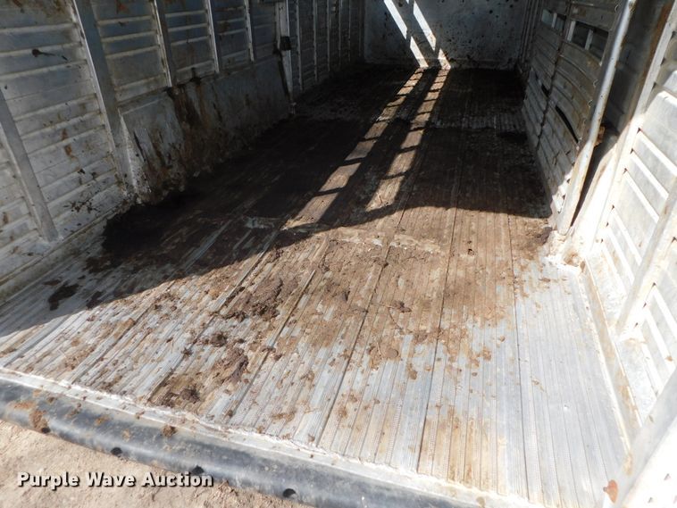 image for item DJ5997 1990 Featherlite GN720 livestock trailer