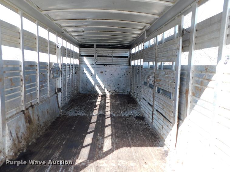 image for item DJ5997 1990 Featherlite GN720 livestock trailer