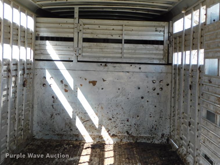 image for item DJ5997 1990 Featherlite GN720 livestock trailer