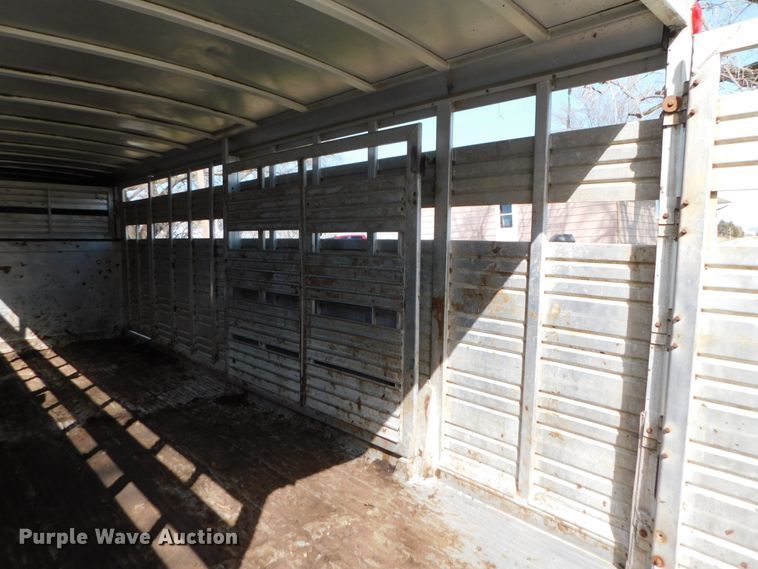 image for item DJ5997 1990 Featherlite GN720 livestock trailer