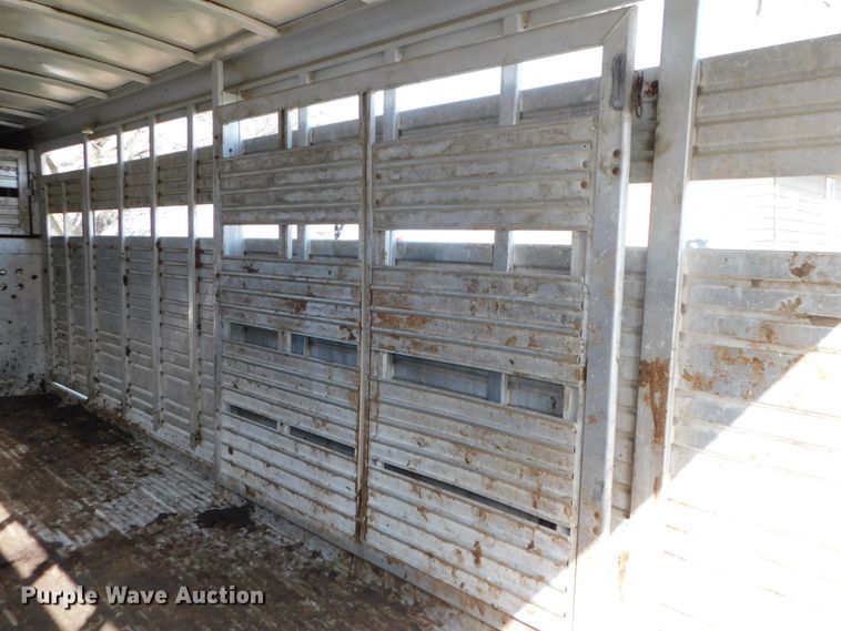image for item DJ5997 1990 Featherlite GN720 livestock trailer