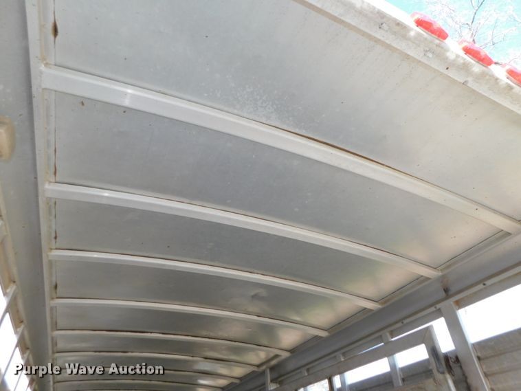 image for item DJ5997 1990 Featherlite GN720 livestock trailer