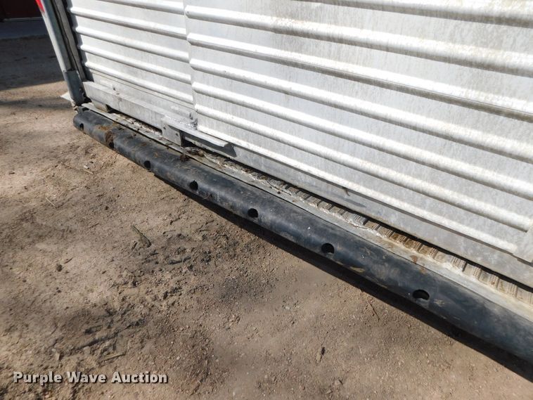 image for item DJ5997 1990 Featherlite GN720 livestock trailer