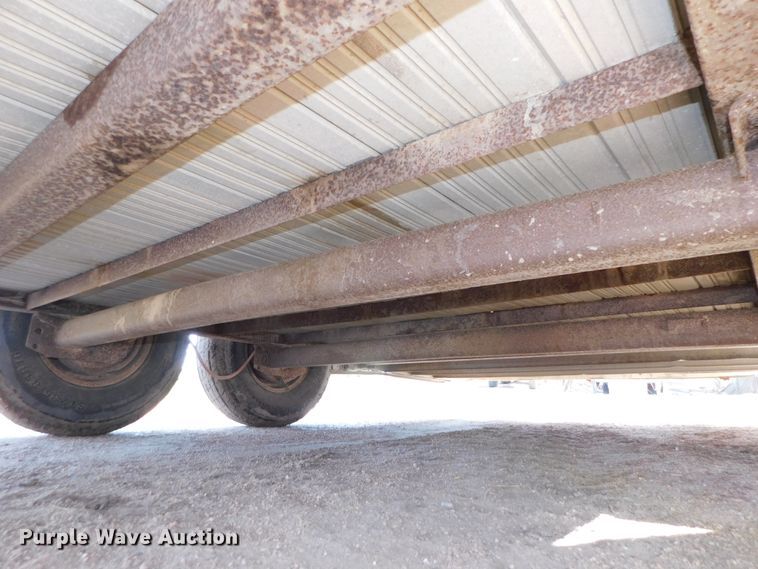 image for item DJ5997 1990 Featherlite GN720 livestock trailer