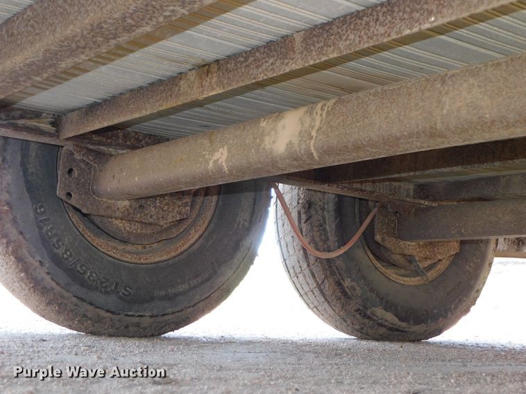 image for item DJ5997 1990 Featherlite GN720 livestock trailer