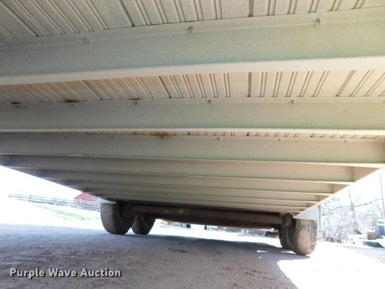 image for item DJ5997 1990 Featherlite GN720 livestock trailer