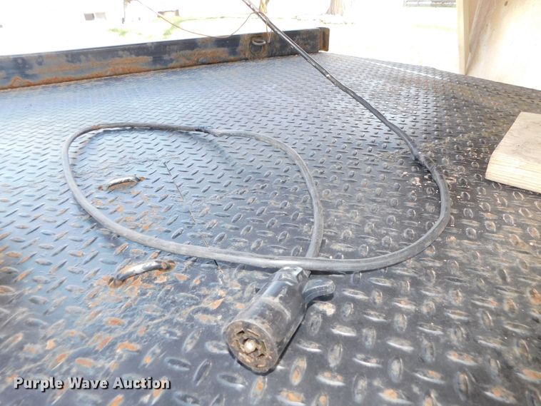 image for item DJ5997 1990 Featherlite GN720 livestock trailer