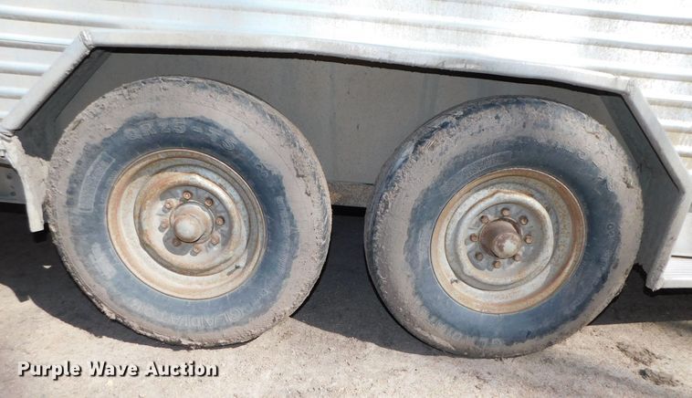image for item DJ5997 1990 Featherlite GN720 livestock trailer