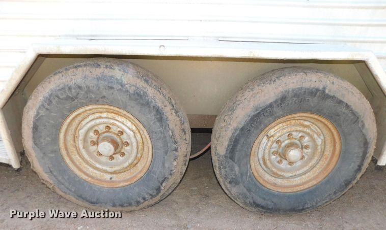 image for item DJ5997 1990 Featherlite GN720 livestock trailer