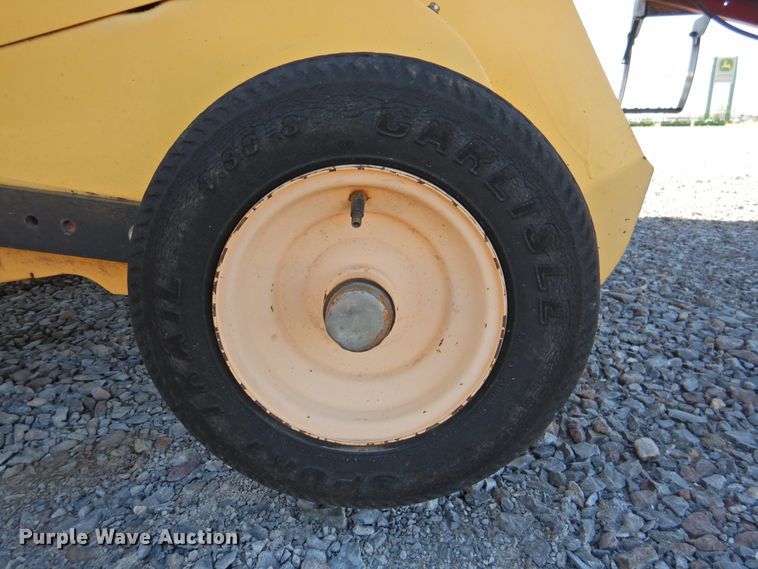 image for item DJ8355 2012 New Holland BR7090  round baler