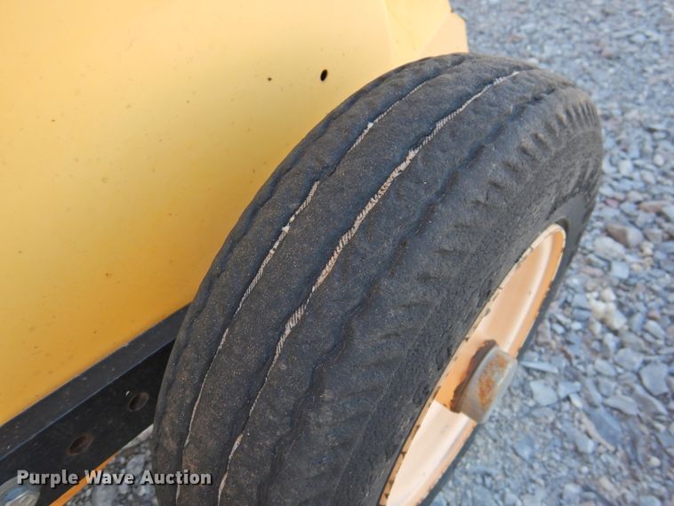 image for item DJ8355 2012 New Holland BR7090  round baler