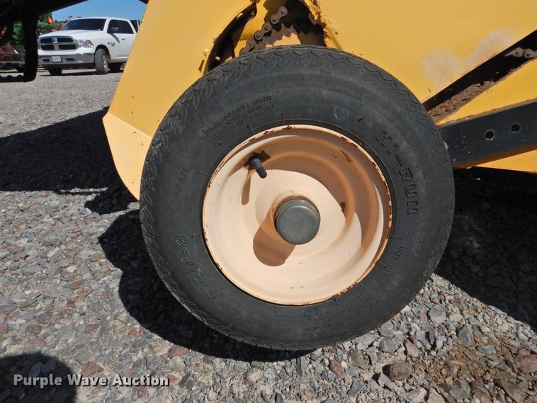 image for item DJ8355 2012 New Holland BR7090  round baler