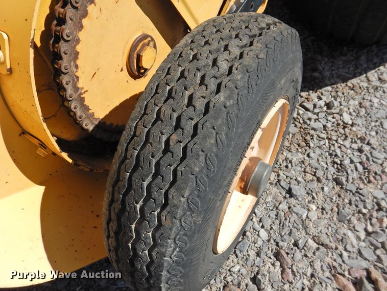 image for item DJ8355 2012 New Holland BR7090  round baler