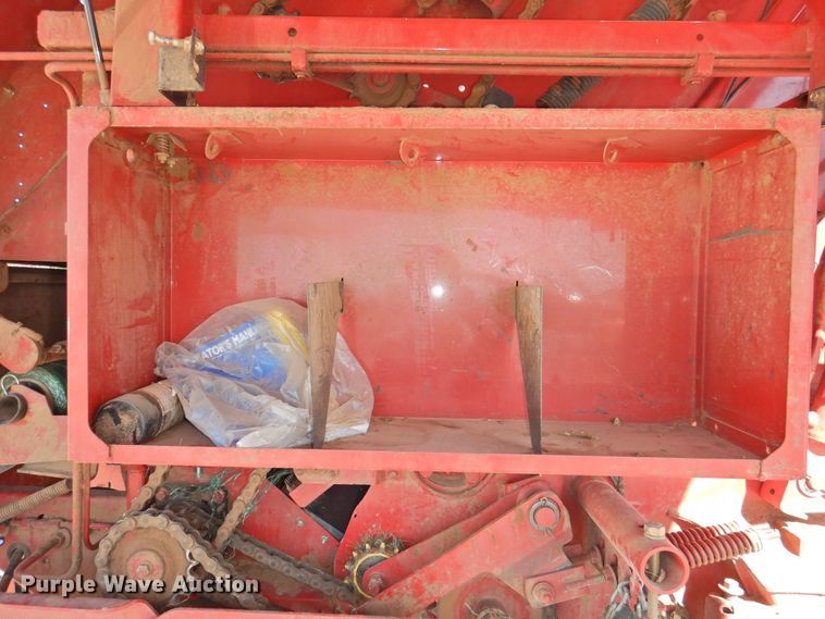 image for item DJ8355 2012 New Holland BR7090  round baler