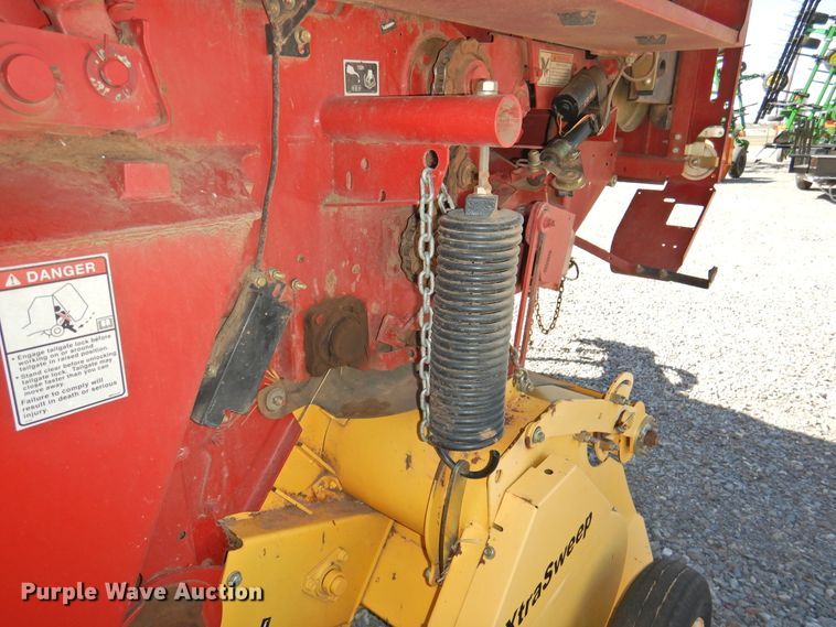 image for item DJ8355 2012 New Holland BR7090  round baler