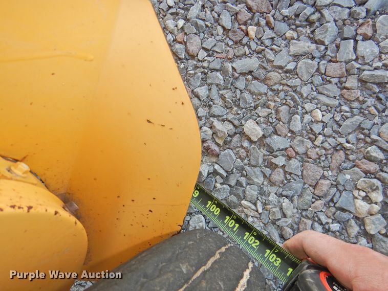 image for item DJ8355 2012 New Holland BR7090  round baler