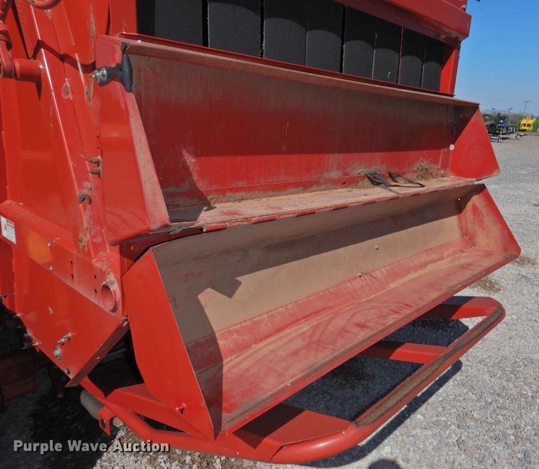 image for item DJ8355 2012 New Holland BR7090  round baler