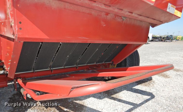 image for item DJ8355 2012 New Holland BR7090  round baler