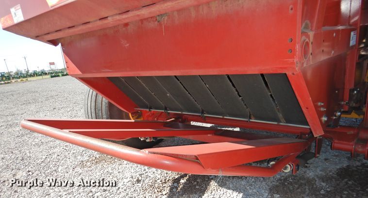 image for item DJ8355 2012 New Holland BR7090  round baler