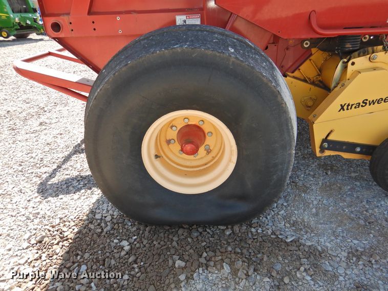 image for item DJ8355 2012 New Holland BR7090  round baler