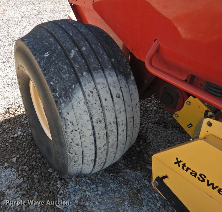 image for item DJ8355 2012 New Holland BR7090  round baler