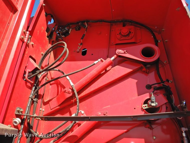 image for item DJ8356 2011 Massey-Ferguson 2856A  round baler