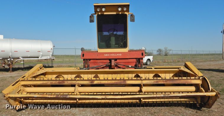 image for item DJ8362 1992 New Holland 1118  windrower