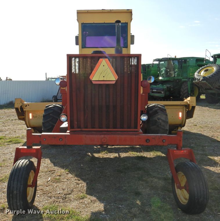 image for item DJ8362 1992 New Holland 1118  windrower