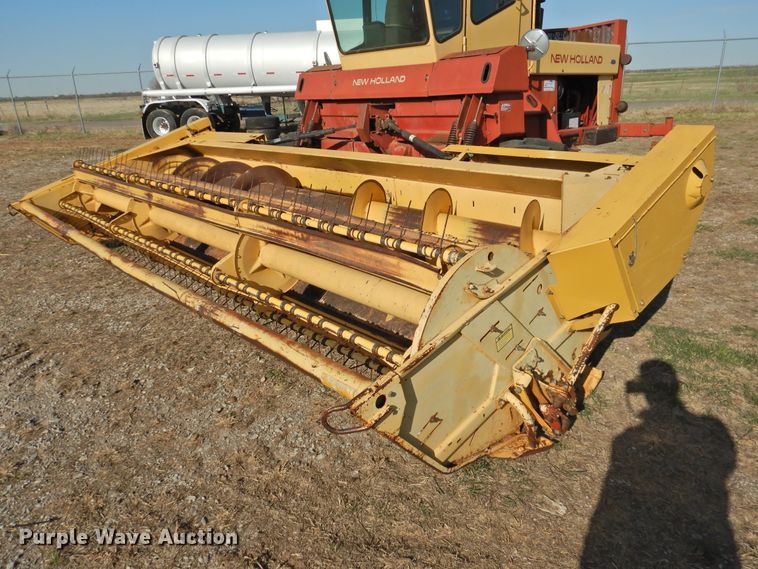 image for item DJ8362 1992 New Holland 1118  windrower