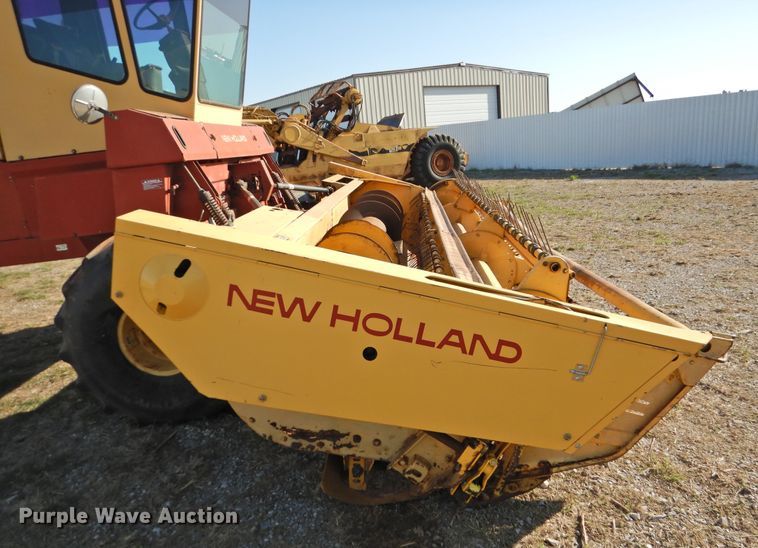 image for item DJ8362 1992 New Holland 1118  windrower