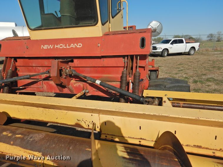 image for item DJ8362 1992 New Holland 1118  windrower