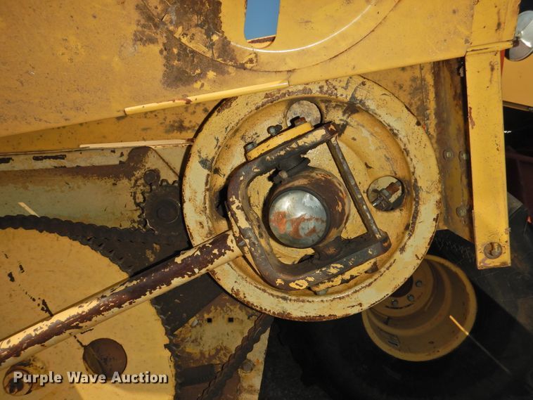 image for item DJ8362 1992 New Holland 1118  windrower