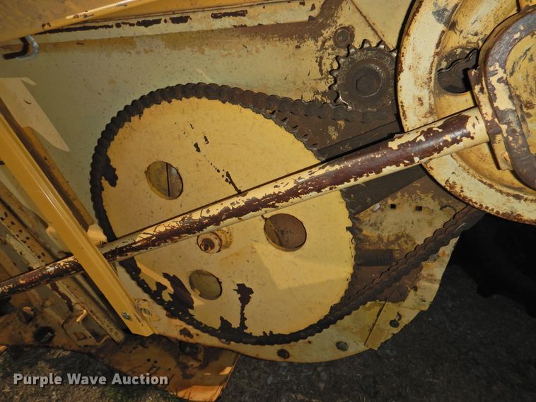 image for item DJ8362 1992 New Holland 1118  windrower